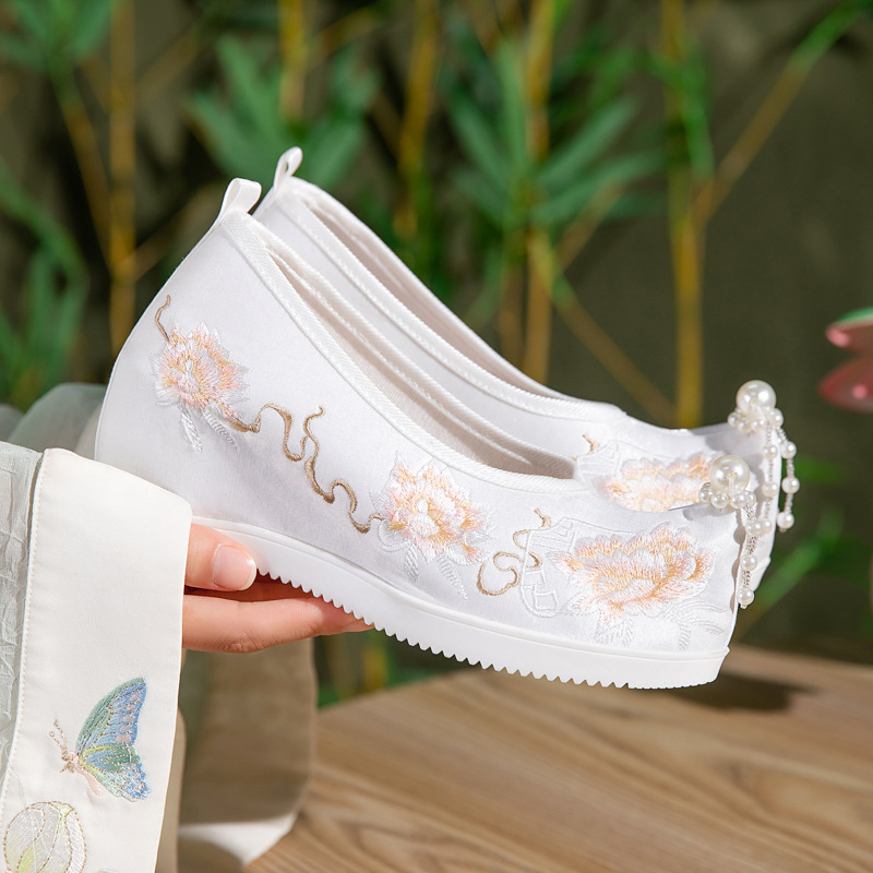 Embroidery Fabric - Zapatos Hanfu con Bordado de Peonía