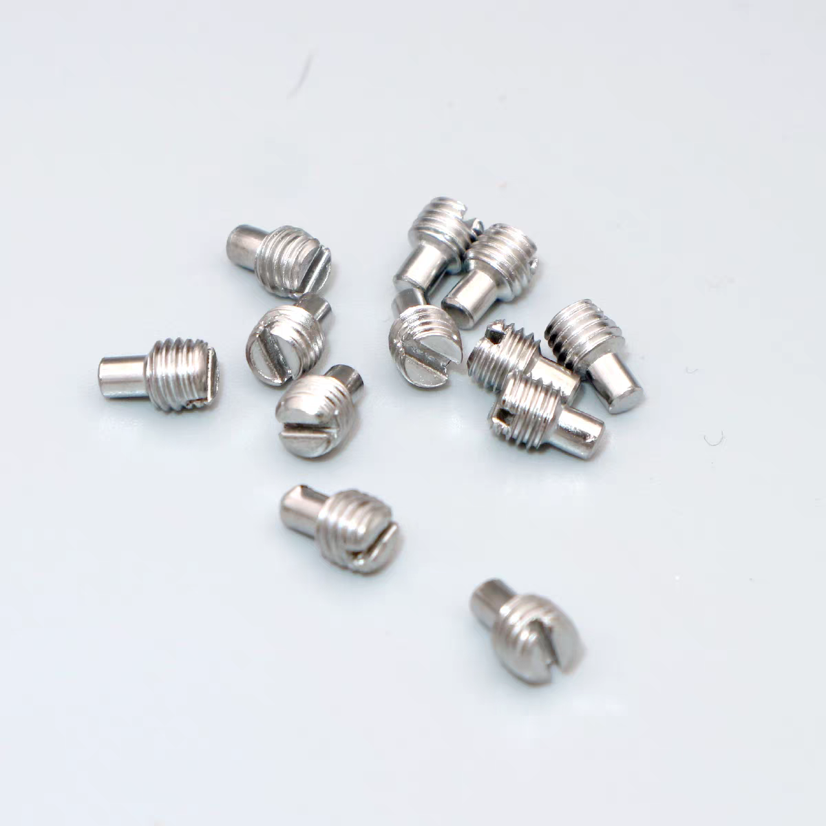 Embroidery Needles - Pinza y Tornillo de Acero Industrial